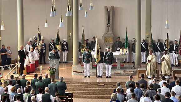 SchVBhfR Fahnenweihe Kirche